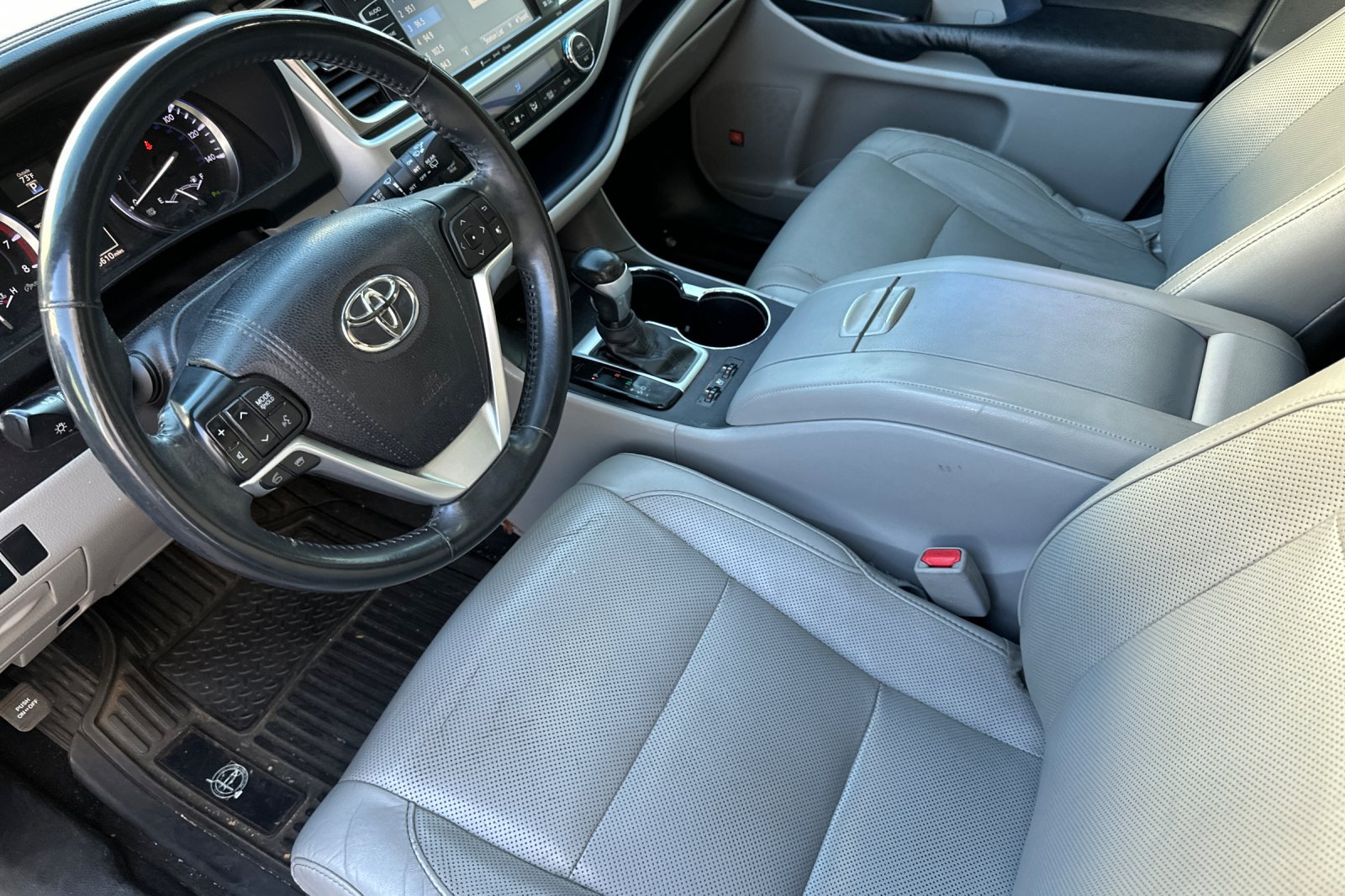 Used 2016 Toyota Highlander Limited AWD/4WD image 10