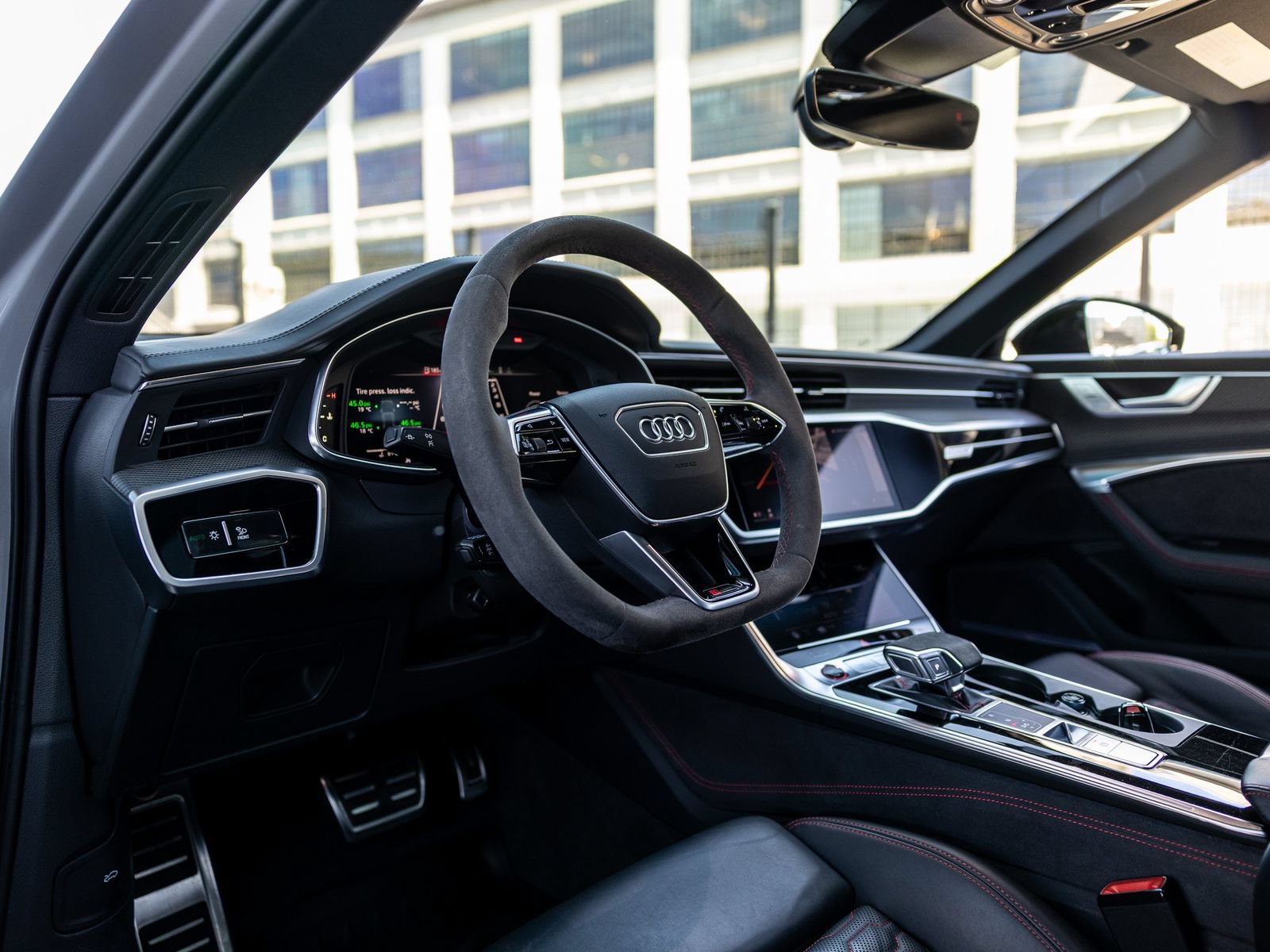 Used 2023 Audi RS 6 AWD/4WD image 4