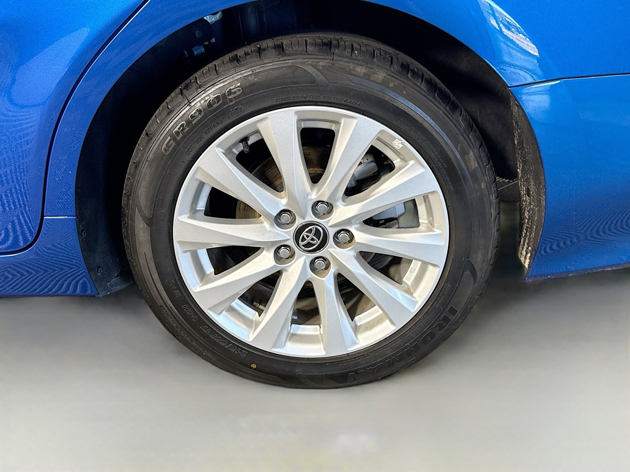 Used 2020 Toyota Camry LE w/ Carpet Mat Package image 36