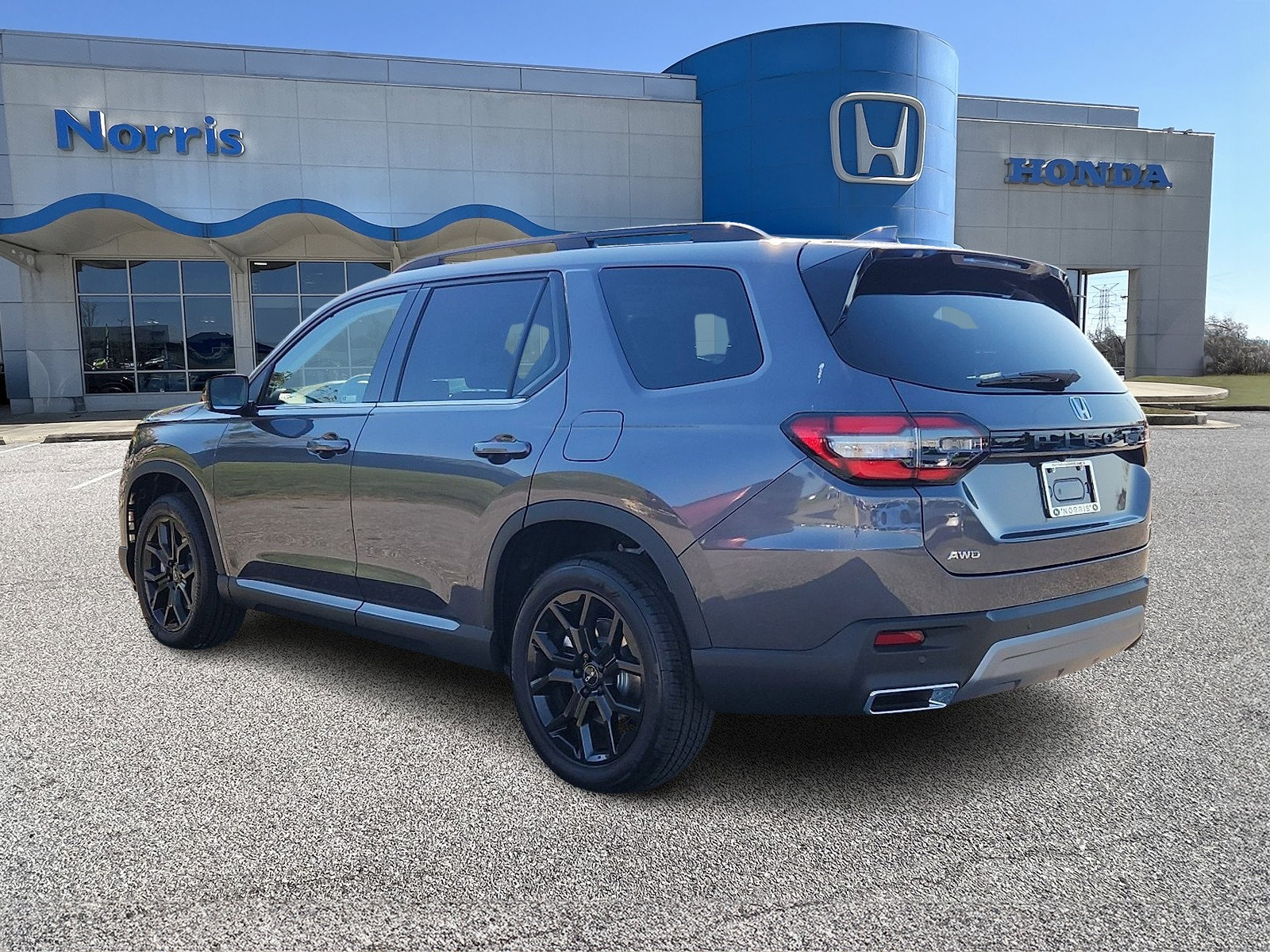 New 2025 Honda Pilot Touring image 3