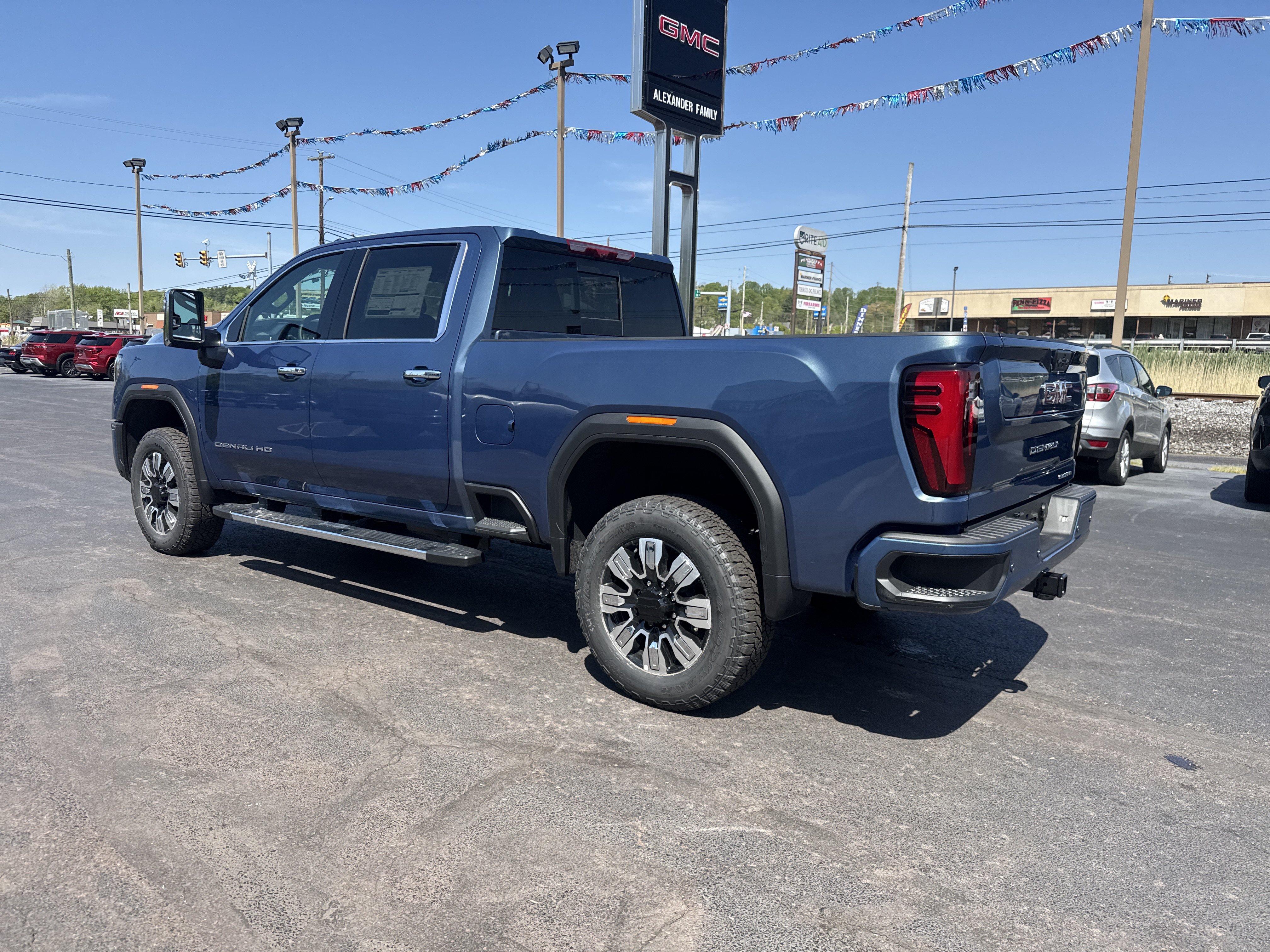New 2026 GMC Sierra 2500 Denali w/ Denali Reserve Package AWD/4WD image 6