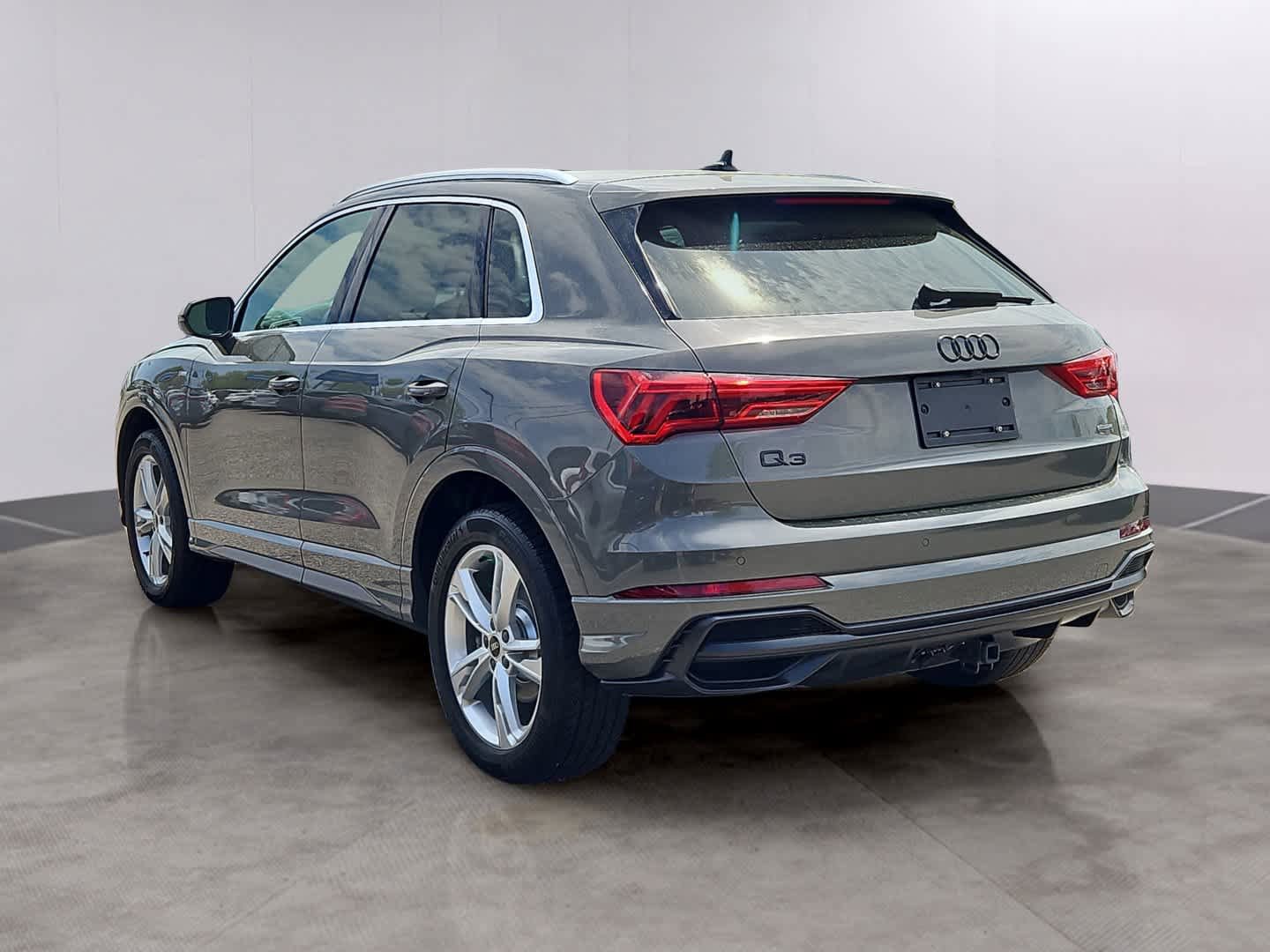 Used 2022 Audi Q3 2.0T Premium Plus w/ Premium Plus Package AWD/4WD image 5