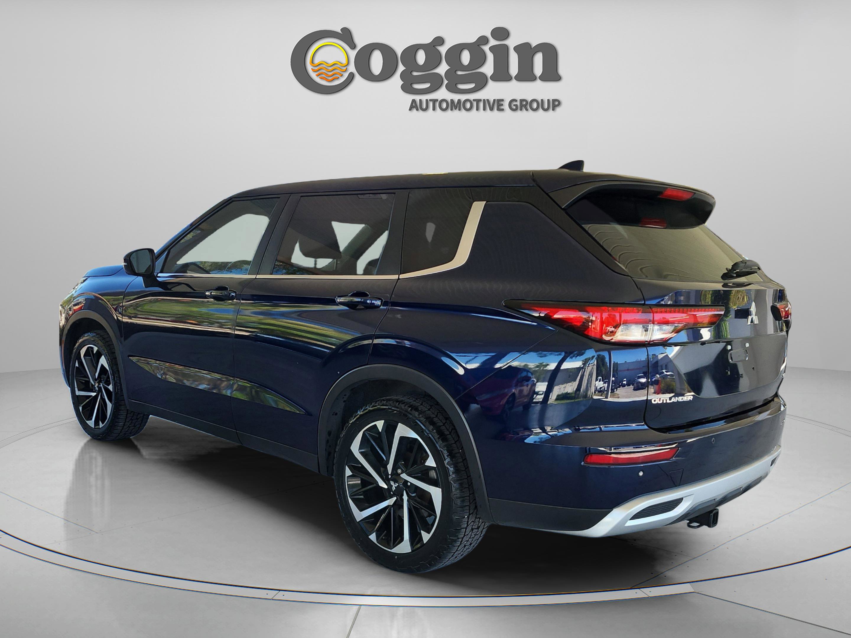 Used 2022 Mitsubishi Outlander SE image 3