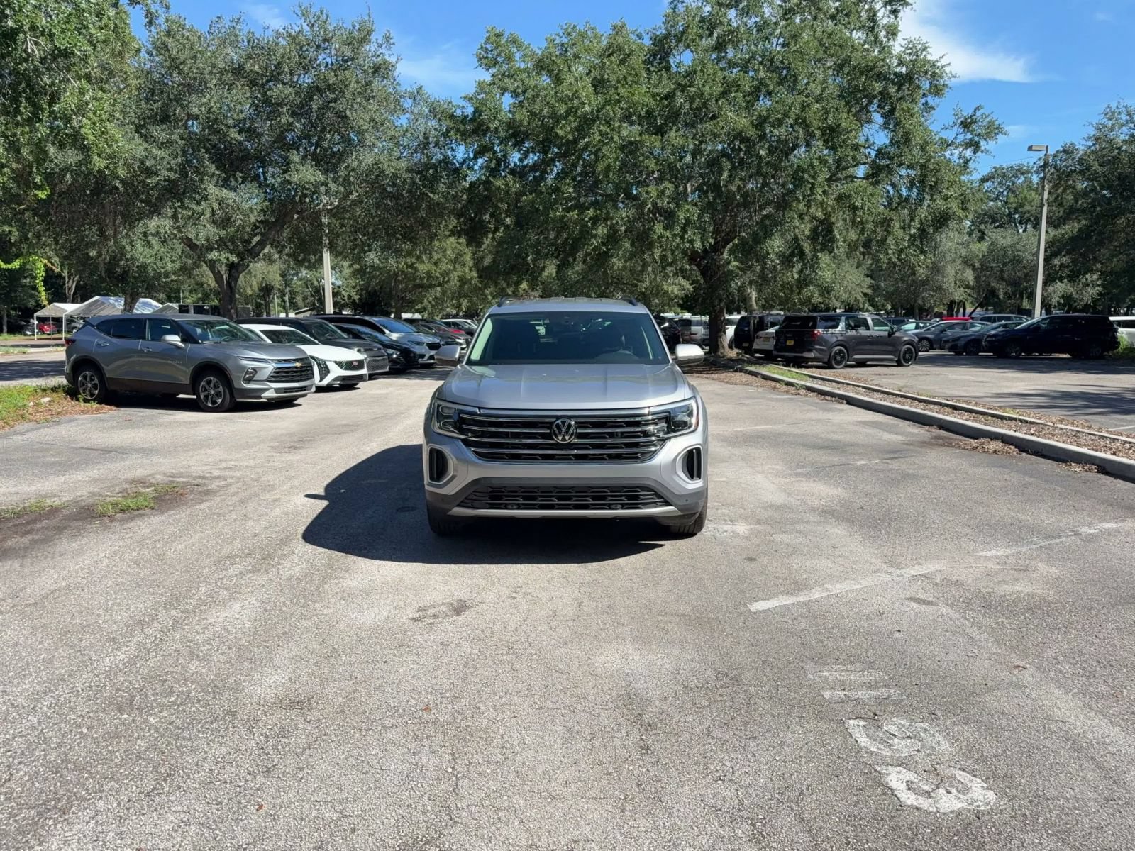 Used 2026 Volkswagen Atlas SE FWD image 4
