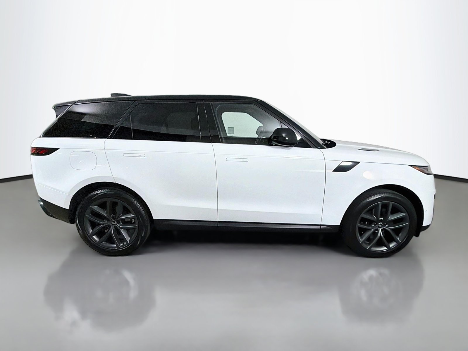 Used 2024 Land Rover Range Rover Sport SE AWD/4WD image 6
