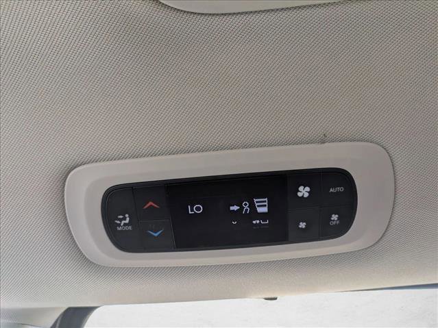 Used 2022 Chrysler Pacifica Touring-L FWD image 16