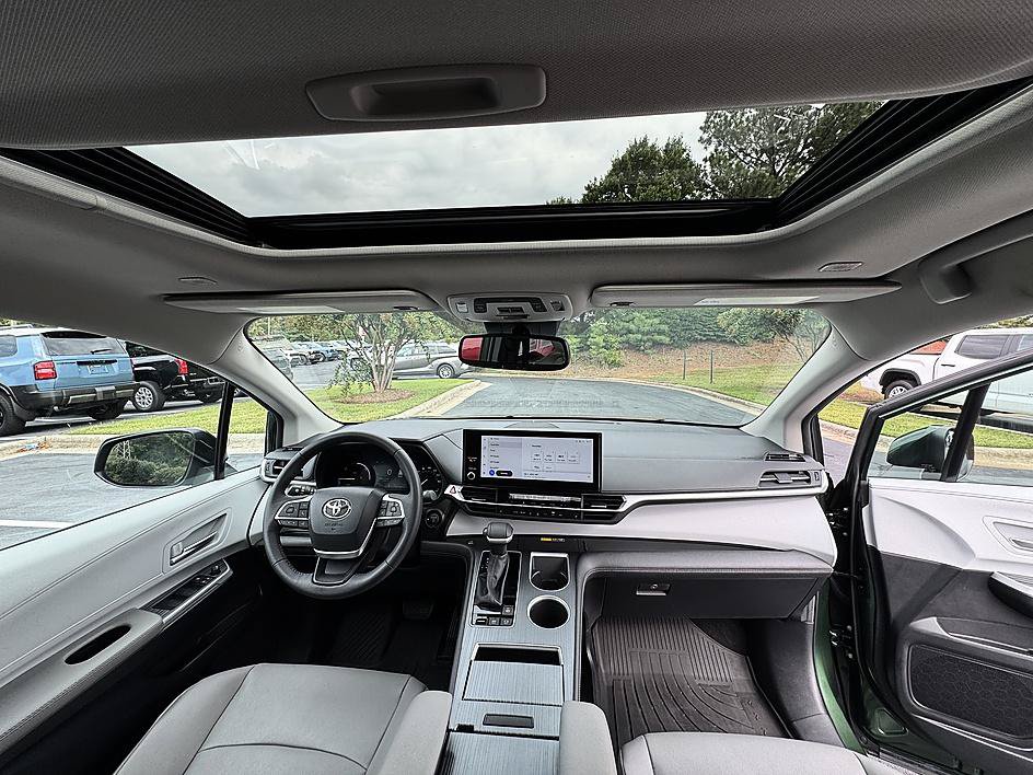 Certified 2026 Toyota Sienna XLE FWD image 21