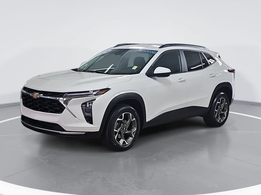 Certified 2025 Chevrolet Trax LT w/ Driver Confidence Package FWD image 9