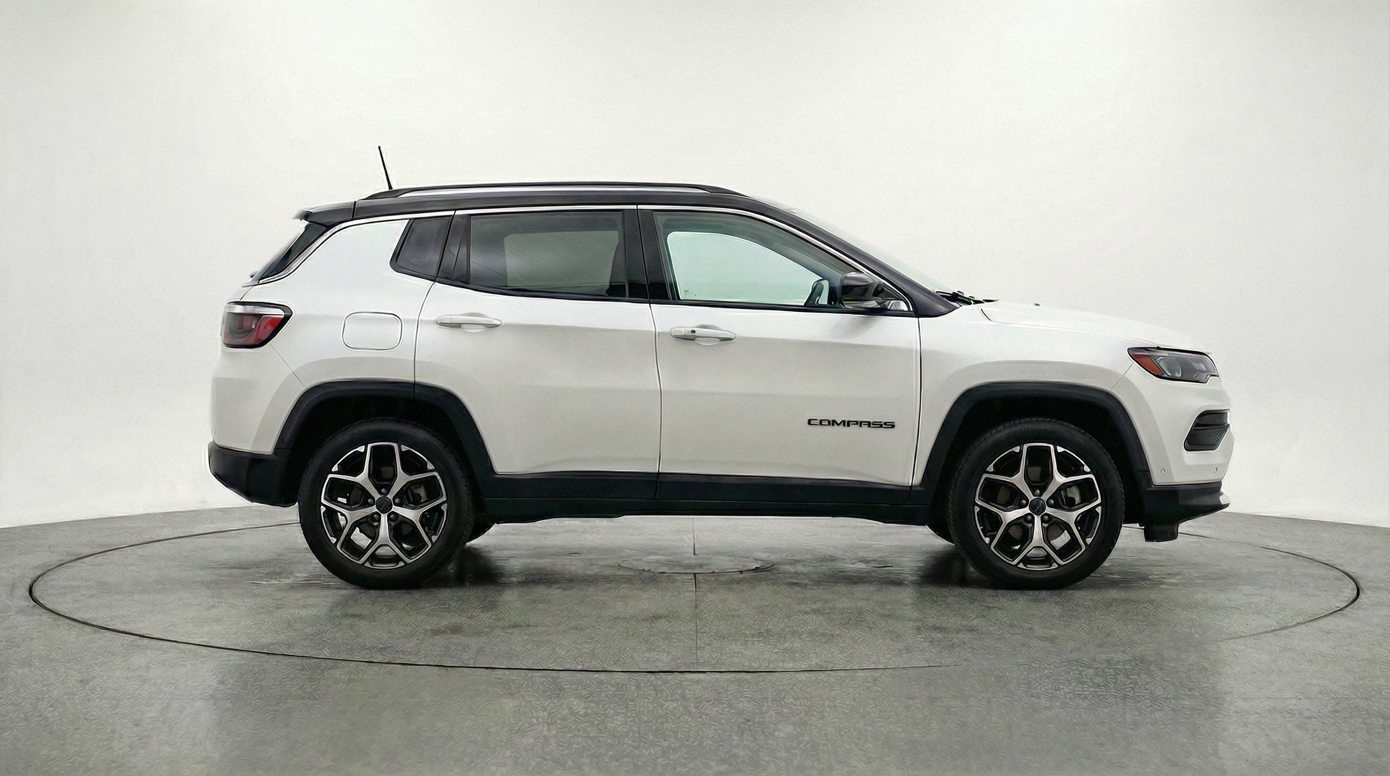Used 2025 Jeep Compass Limited image 11