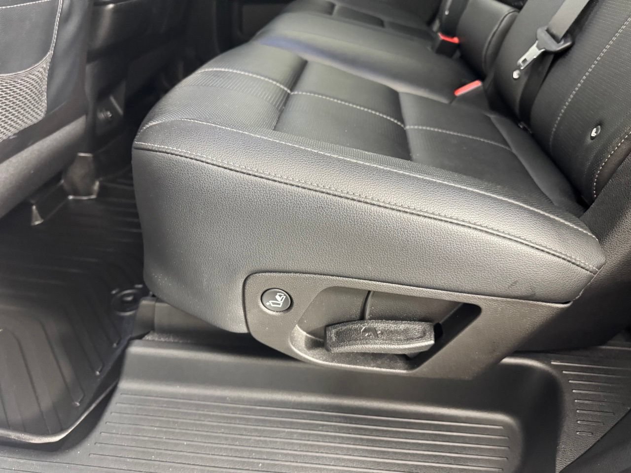 Used 2022 Kia Telluride EX w/ Towing Package FWD image 30