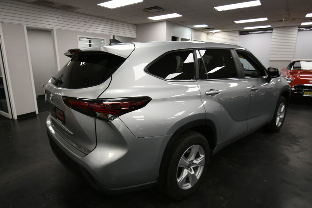 Certified 2024 Toyota Highlander LE image 7
