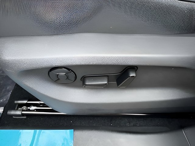 Used 2026 Volkswagen Tiguan SE R-Line FWD image 4