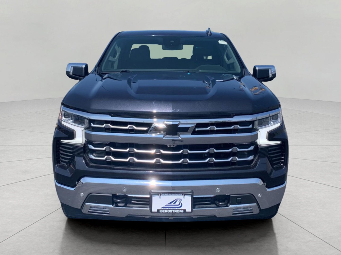 Used 2023 Chevrolet Silverado 1500 LTZ w/ LTZ Convenience Package II AWD/4WD image 3