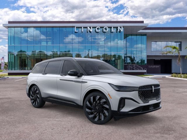 New 2026 Lincoln Nautilus Reserve w/ Jet Appearance Package AWD/4WD image 7