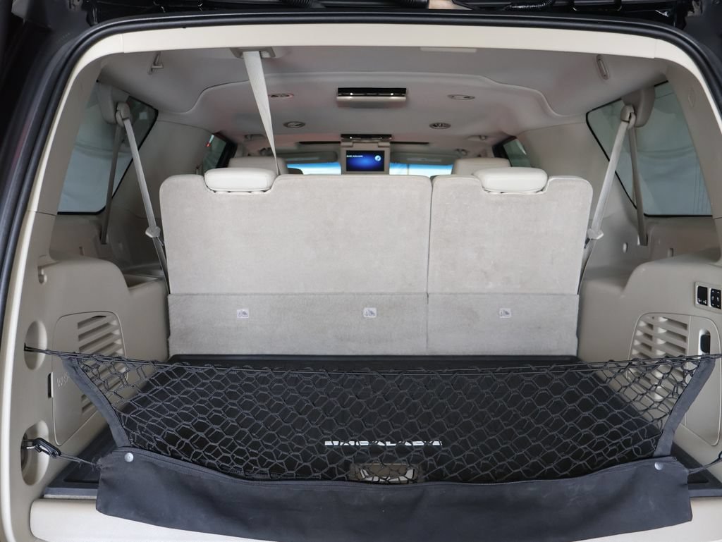 Used 2018 Cadillac Escalade ESV Luxury AWD/4WD image 16