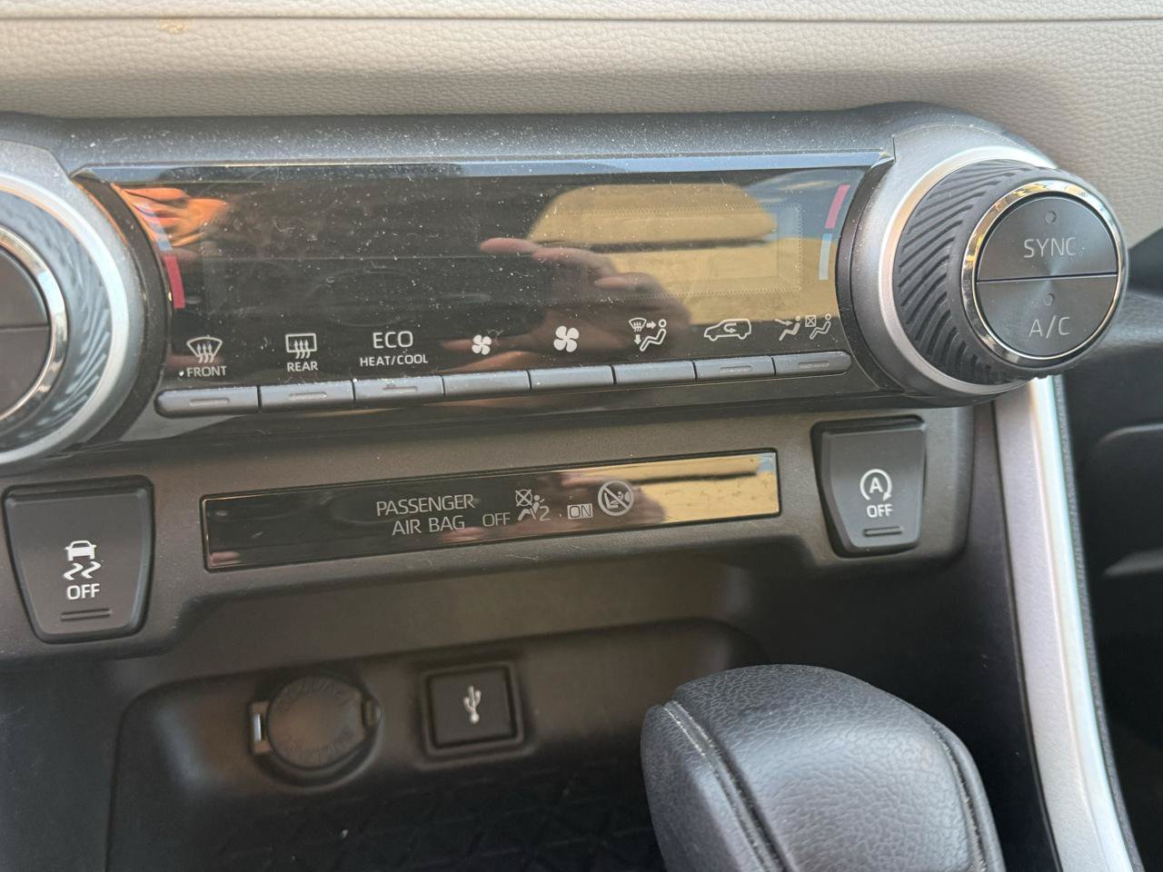 Used 2021 Toyota RAV4 XLE AWD/4WD image 12