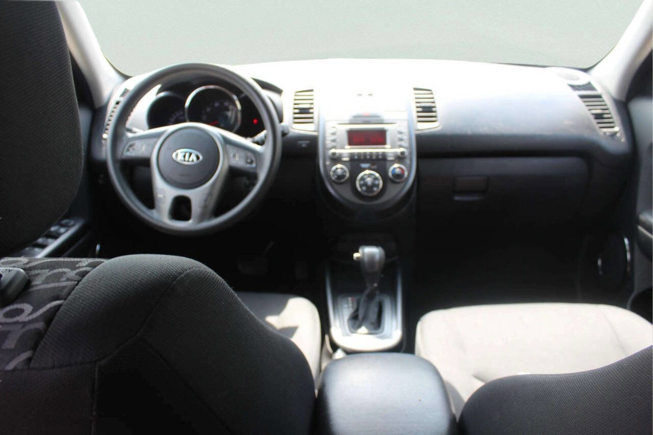 Used 2011 Kia Soul + image 6