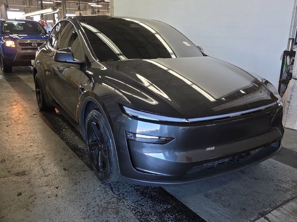 Used 2026 Tesla Model Y 2WD image 1