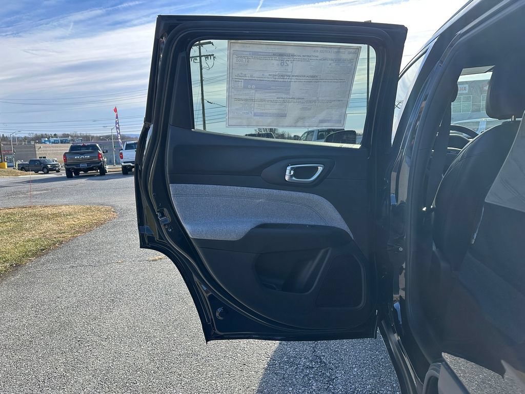 New 2026 Jeep Compass Latitude AWD/4WD image 9