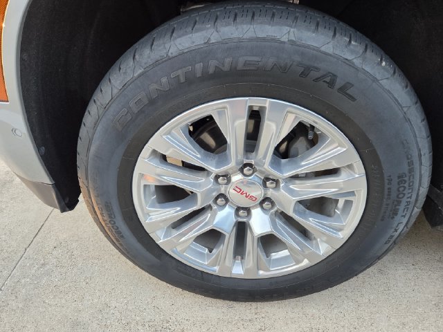 Used 2025 GMC Yukon Denali RWD image 9