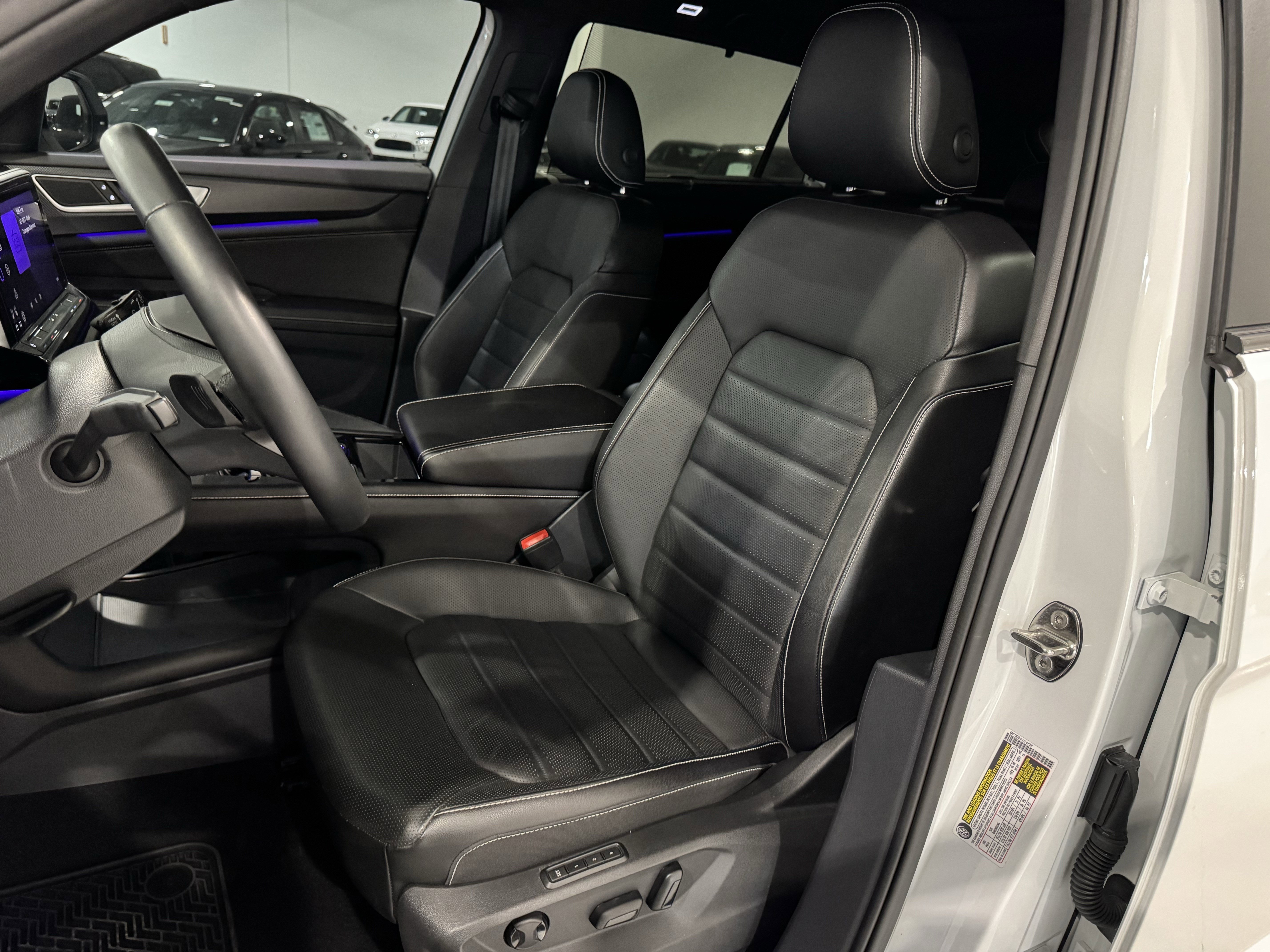 Used 2024 Volkswagen Atlas Cross Sport SEL R-Line image 25