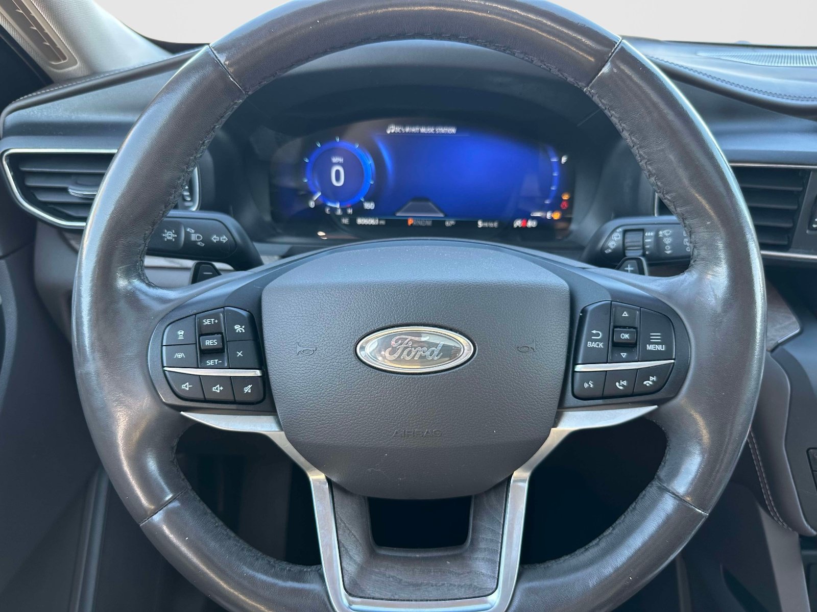 Used 2020 Ford Explorer Platinum w/ Premium Technology Package AWD/4WD image 23
