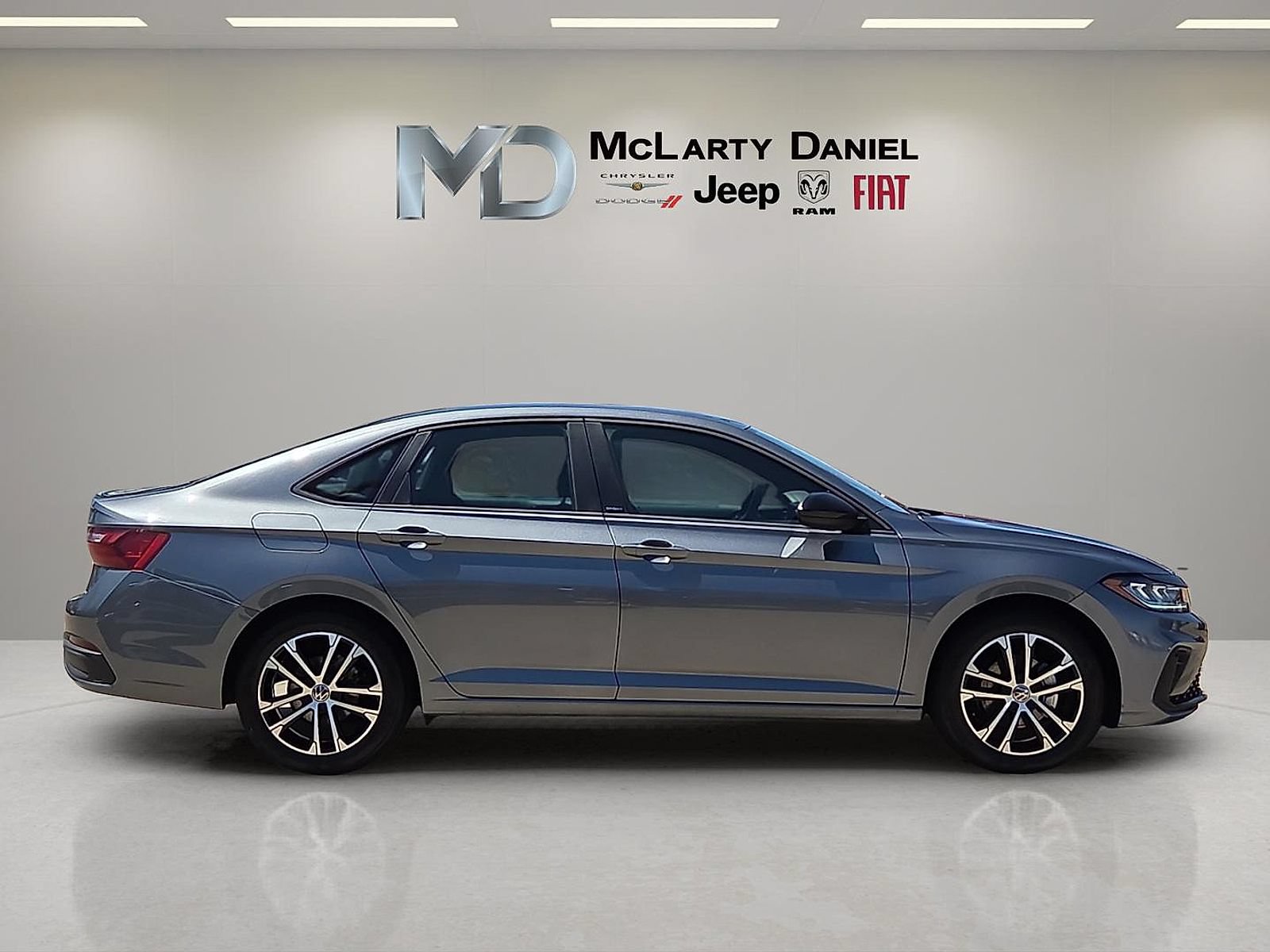 Used 2025 Volkswagen Jetta Sport FWD image 6