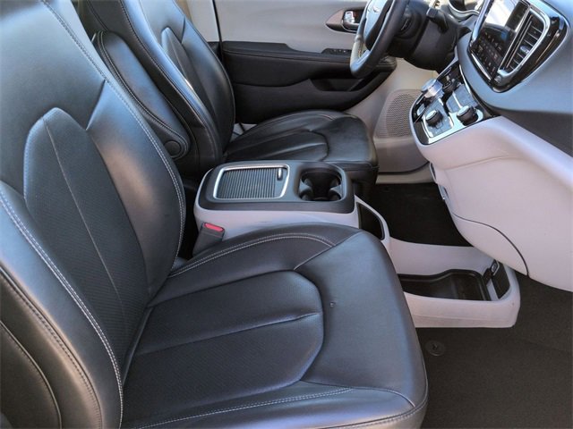 Certified 2023 Chrysler Pacifica Touring-L image 30