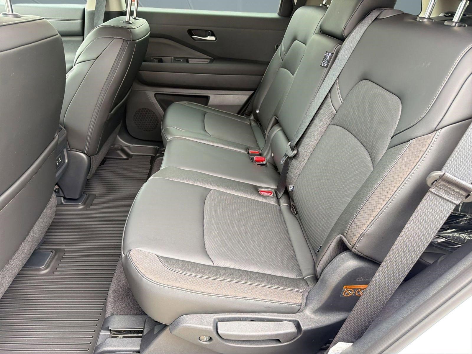 New 2026 Nissan Pathfinder SL image 15