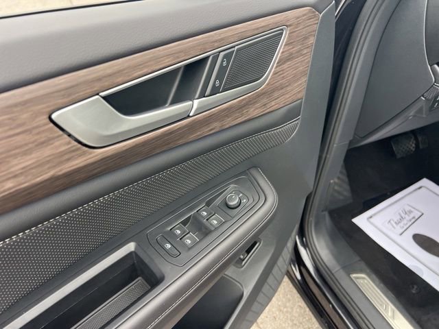 Certified 2025 Volkswagen Atlas SEL image 28