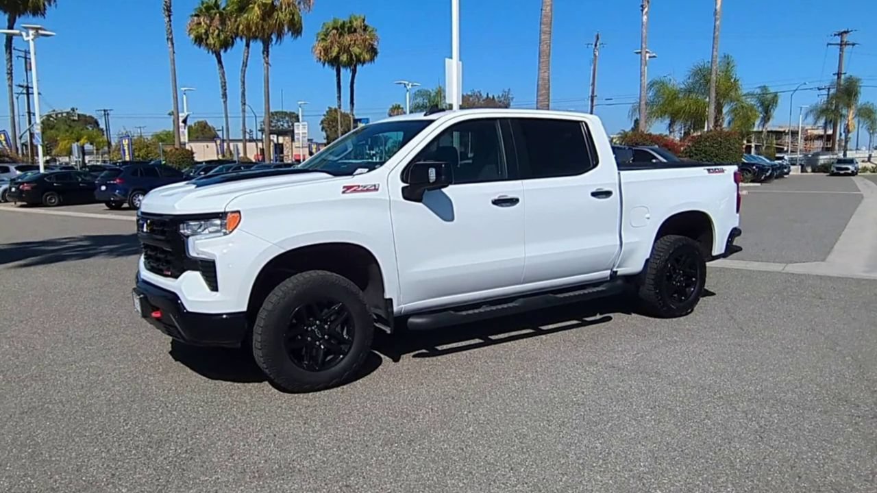 Used 2024 Chevrolet Silverado 1500 LT Trail Boss w/ Convenience Package II AWD/4WD image 4