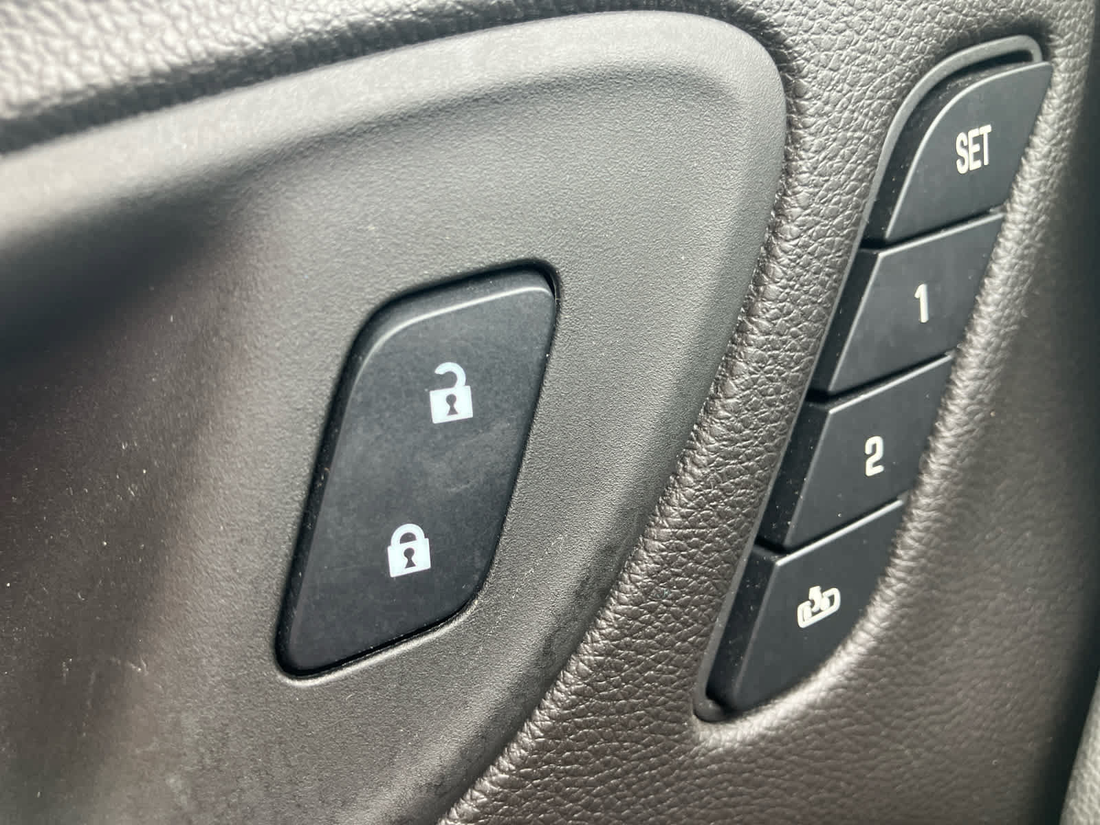 Used 2025 Buick Encore GX Avenir w/ Avenir Technology Package FWD image 12