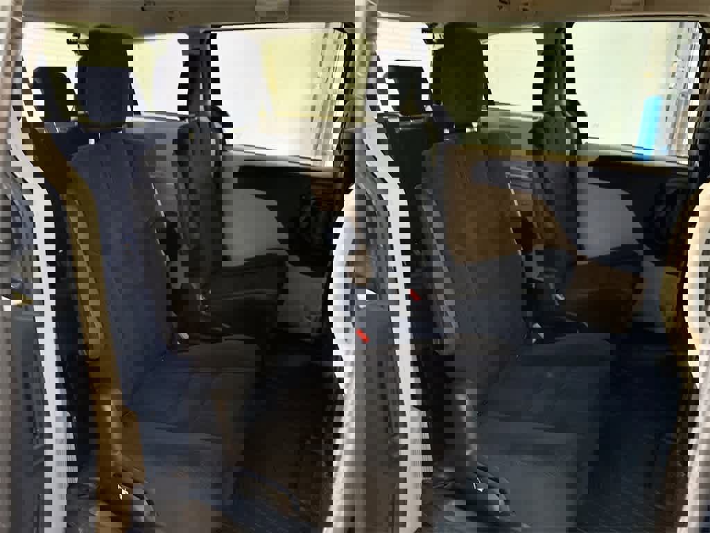 Used 2015 Dodge Grand Caravan SXT w/ UConnect Hands-Free Group image 21