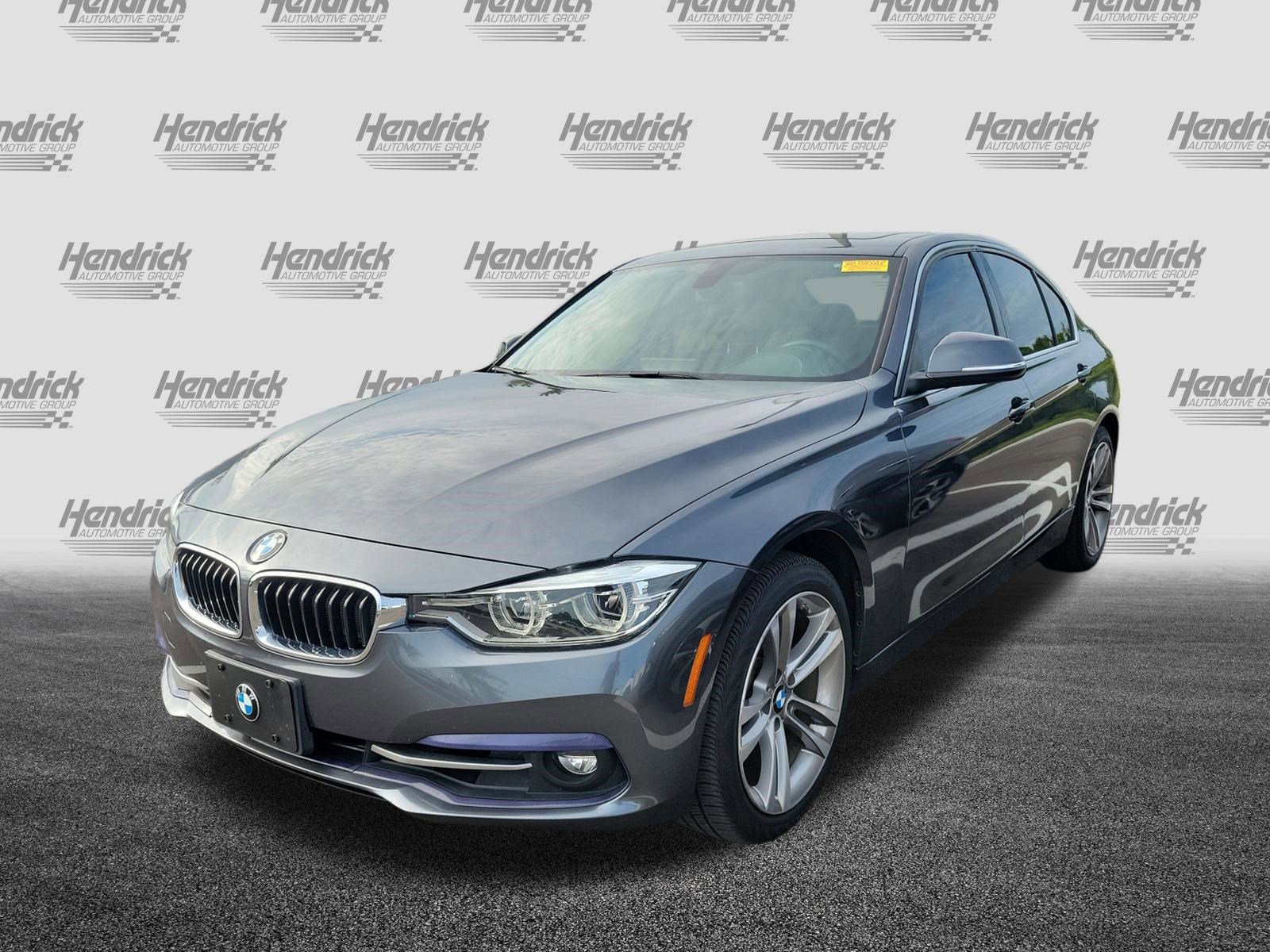 Used 2018 BMW 330i xDrive Sedan AWD/4WD image 4