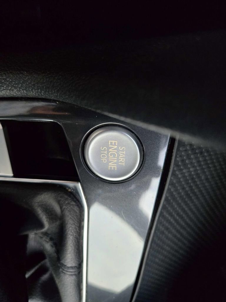 Used 2024 Volkswagen Tiguan Wolfsburg Edition image 32