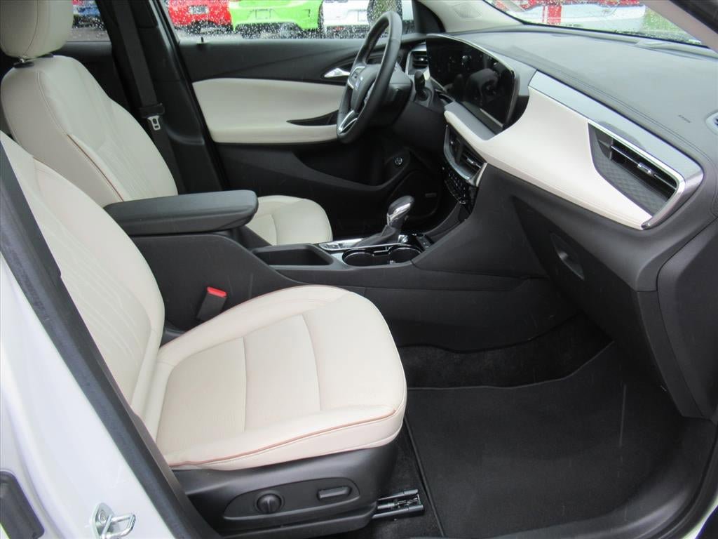 Used 2024 Buick Encore GX Avenir w/ Avenir Technology Package FWD image 10
