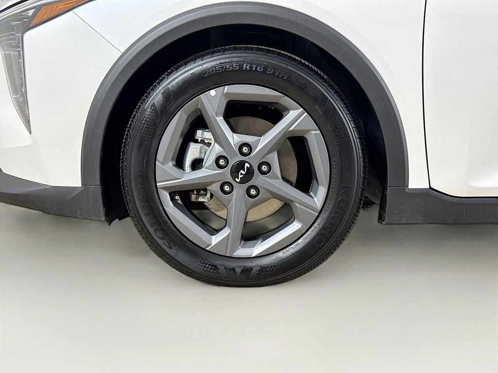 Used 2025 Kia K4 LXS image 25