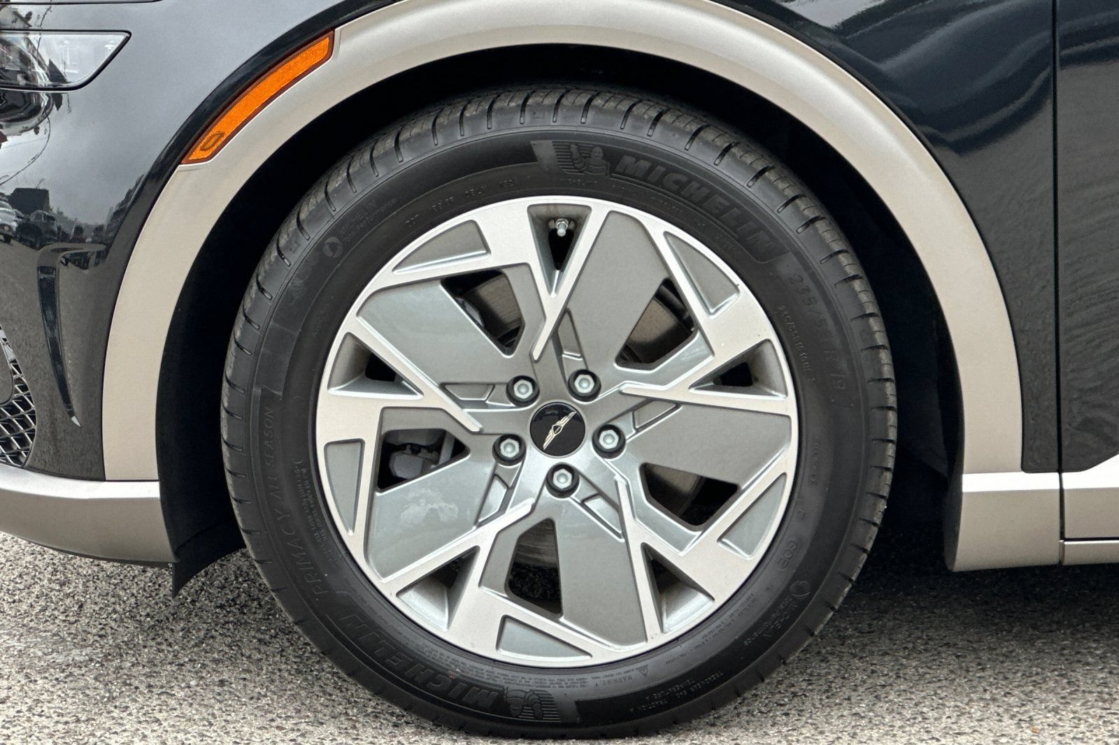 Used 2025 Genesis GV60 Advanced AWD/4WD image 34