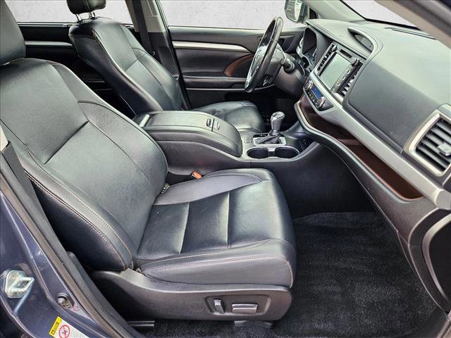 Used 2019 Toyota Highlander XLE FWD image 23