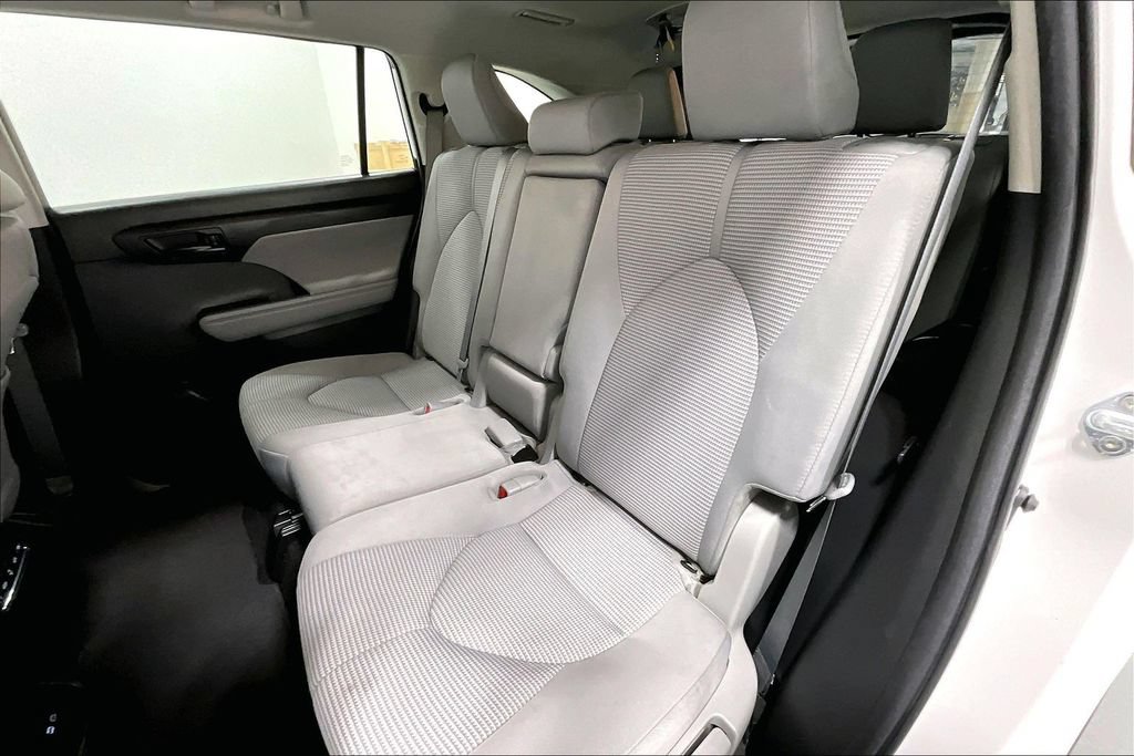 Used 2023 Toyota Highlander L AWD/4WD image 31