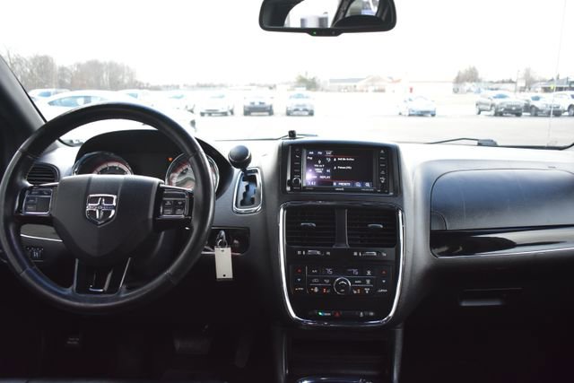 Used 2017 Dodge Grand Caravan SXT w/ Driver Convenience Group image 32
