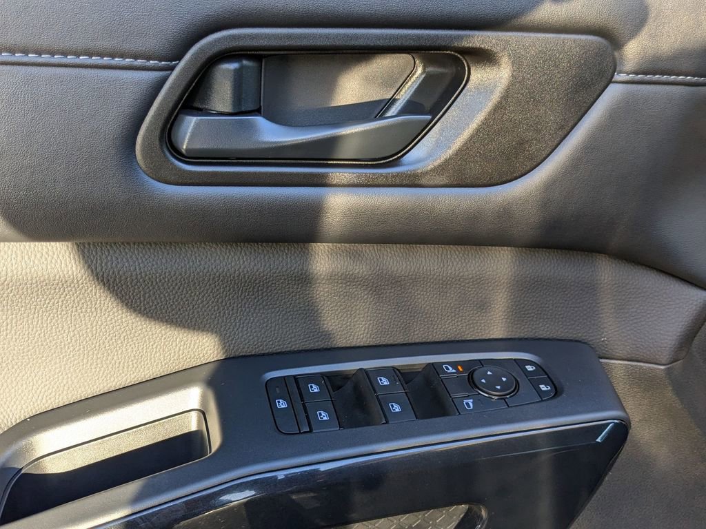 New 2025 Nissan Pathfinder SV image 12