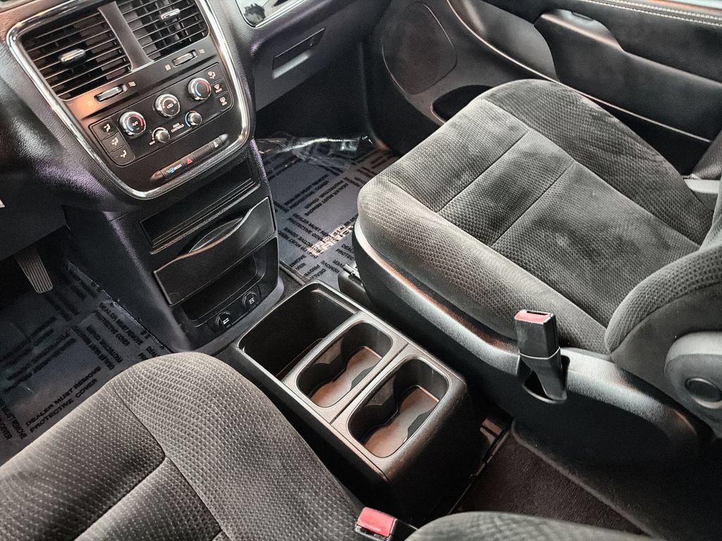 Used 2016 Dodge Grand Caravan SE FWD image 20