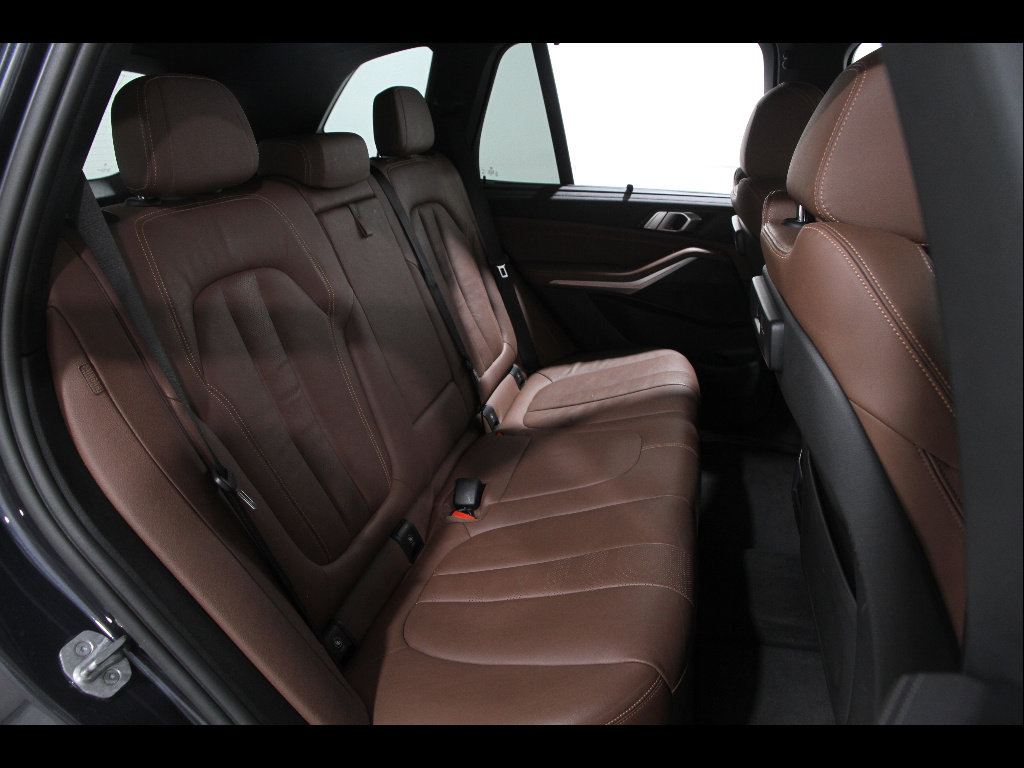 Certified 2022 BMW X5 xDrive40i w/ M Sport Package image 18
