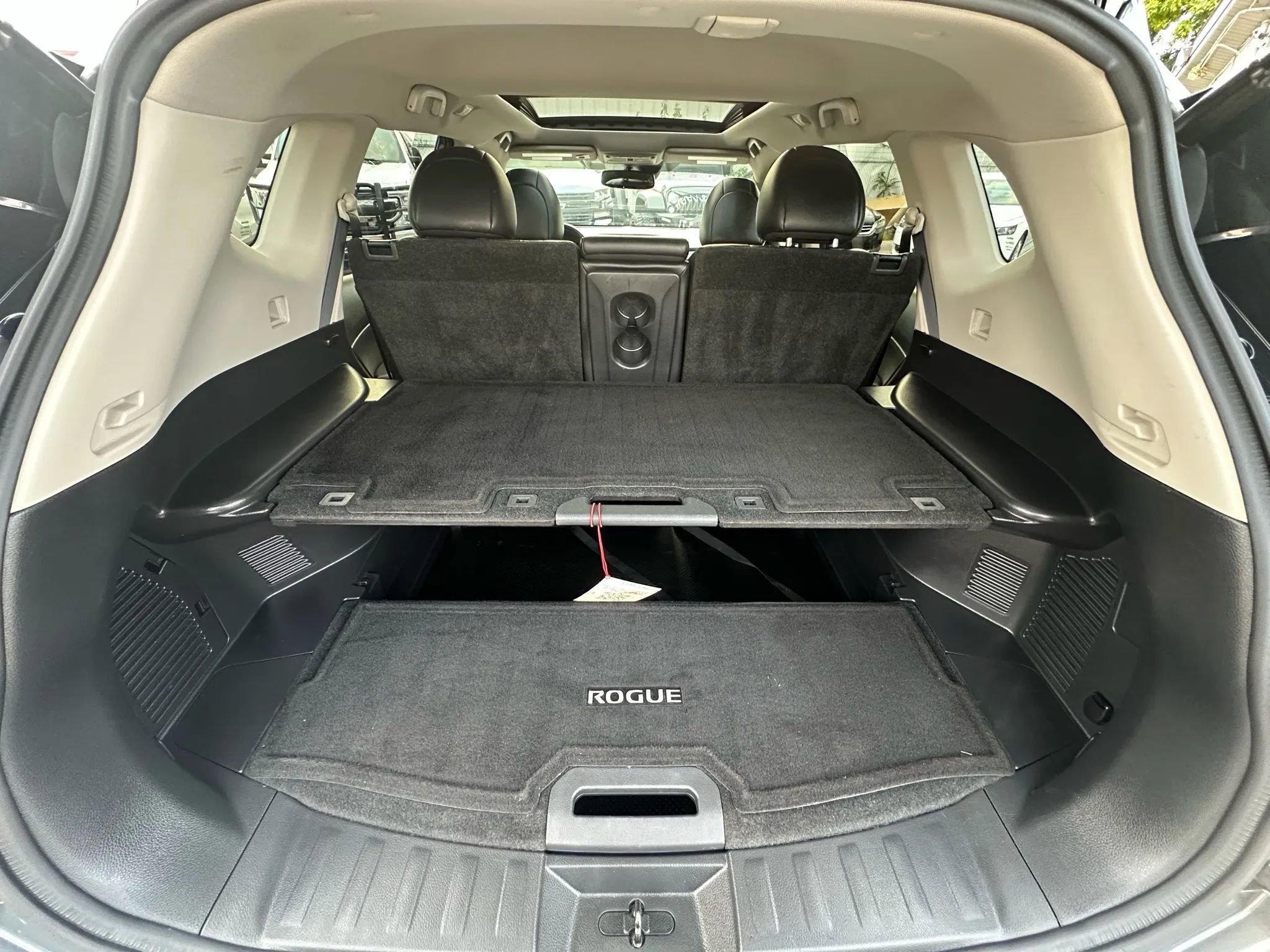 Used 2018 Nissan Rogue SL w/ Premium Package image 12