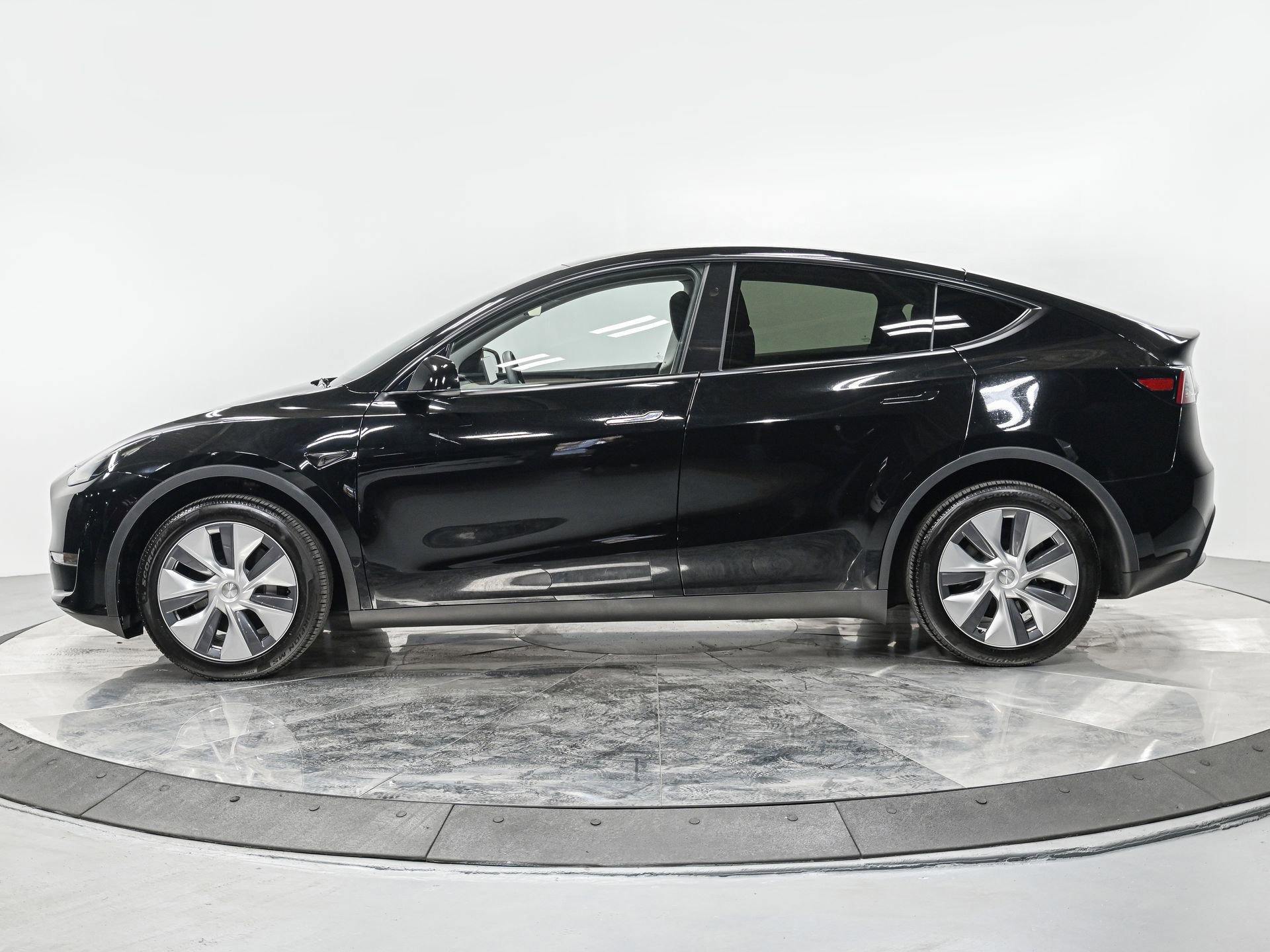 Used 2023 Tesla Model Y Long Range image 2