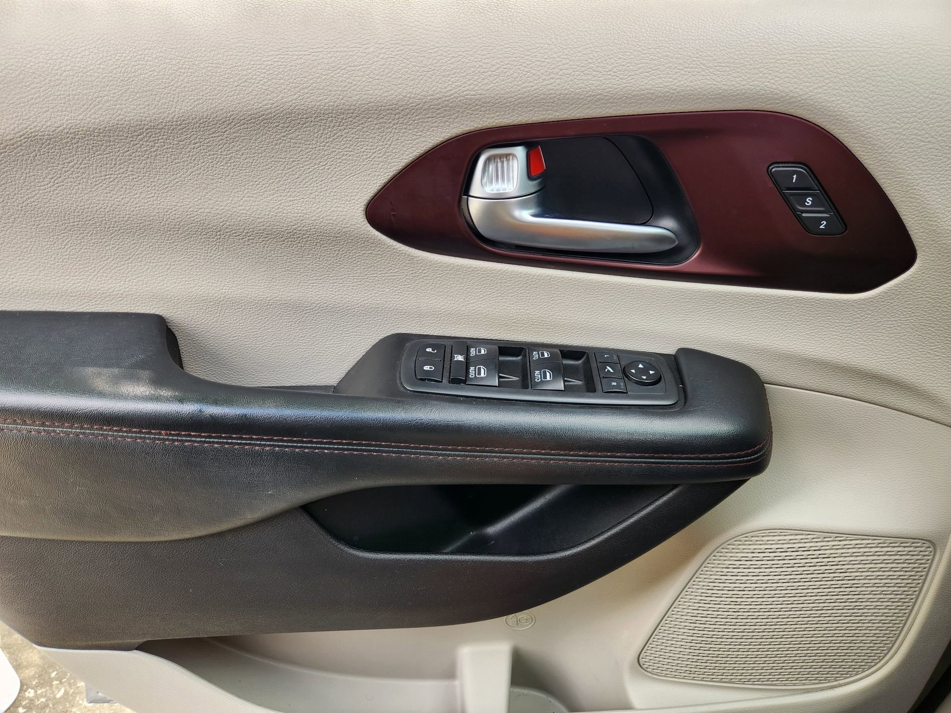 Used 2019 Chrysler Pacifica Limited w/ Tire & Wheel Group image 23