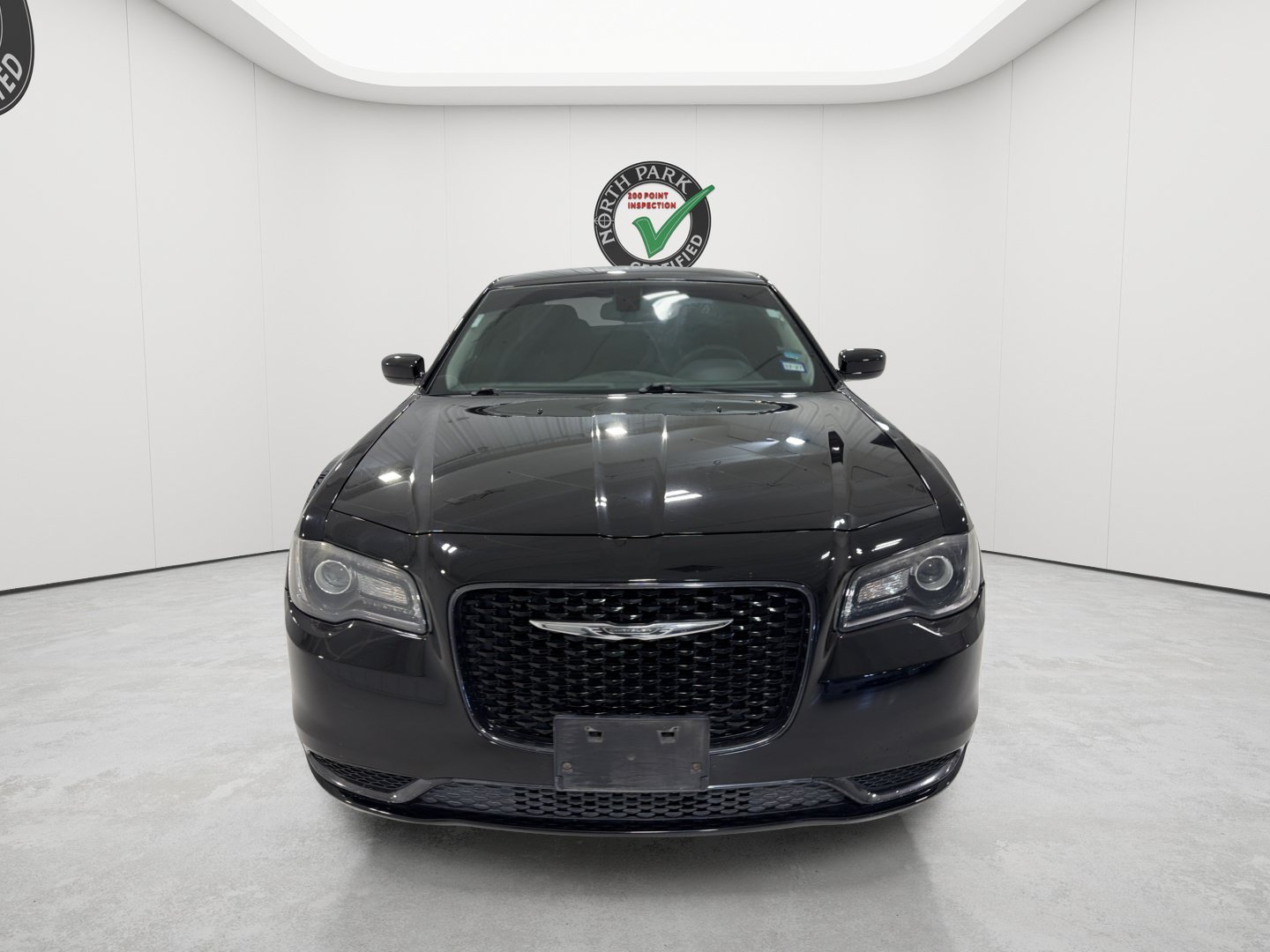Used 2019 Chrysler 300 Touring w/ Sport Appearance Package RWD image 8