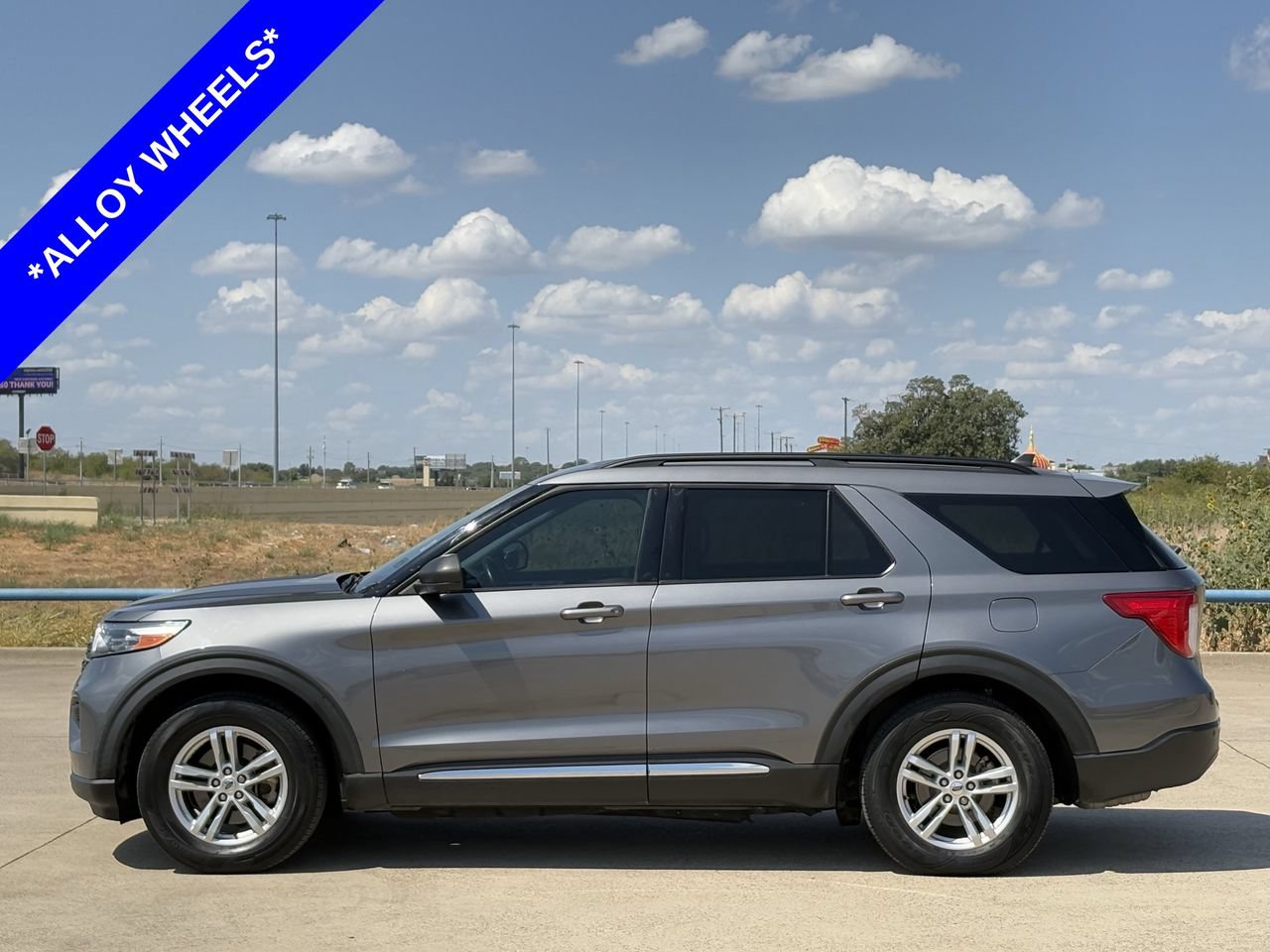 Used 2022 Ford Explorer XLT RWD image 3