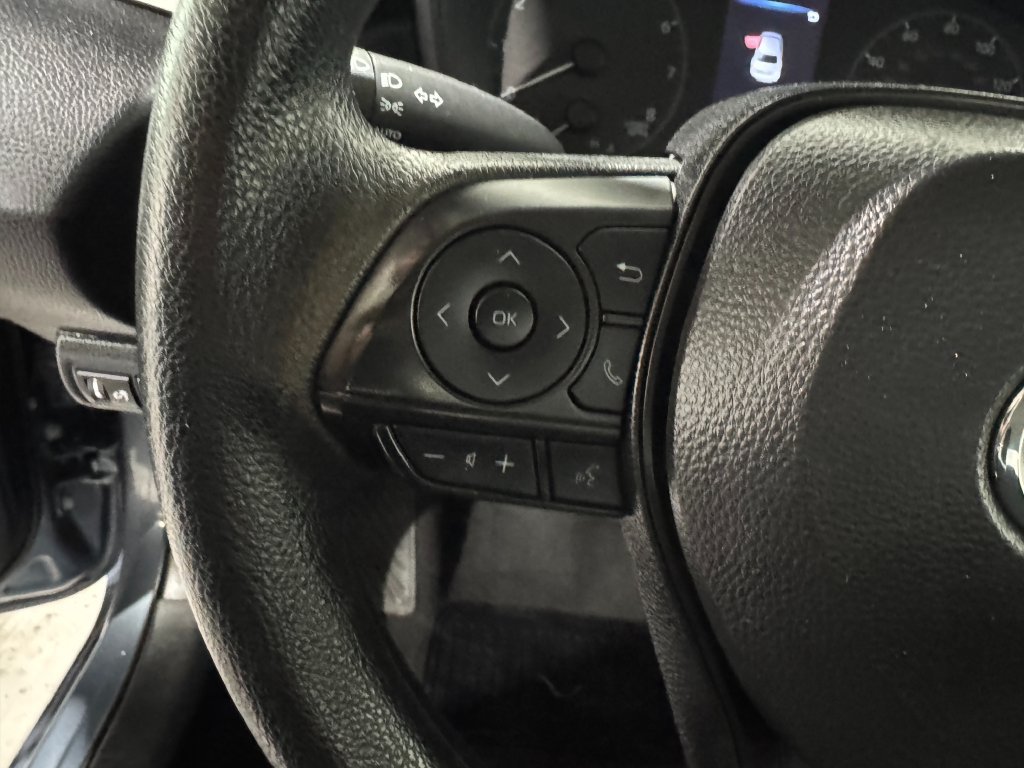 Used 2025 Toyota Corolla LE FWD image 6